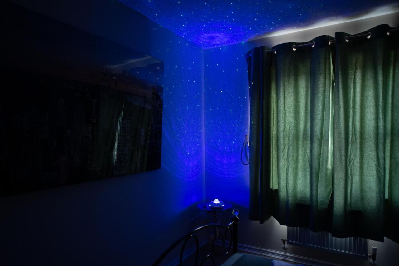 Escape The Matrix - 2 Bed Flat In City Centre With Free Parking Southampton Exterior foto