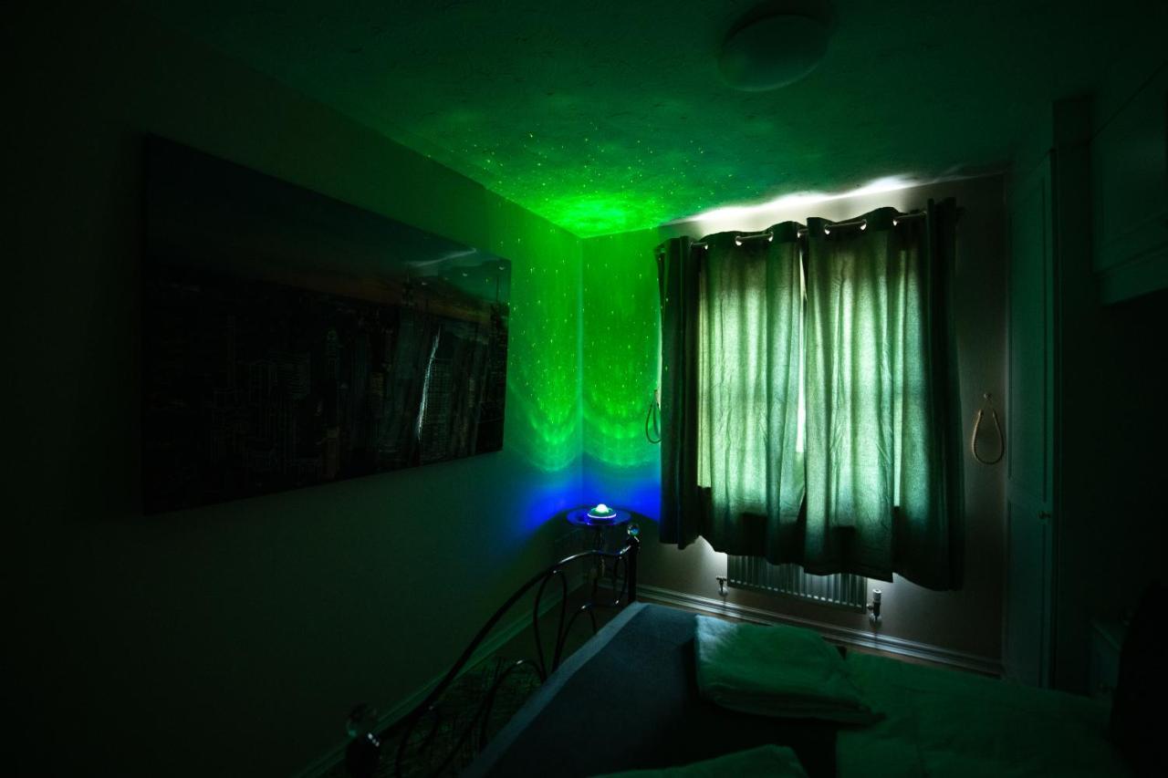 Escape The Matrix - 2 Bed Flat In City Centre With Free Parking Southampton Exterior foto